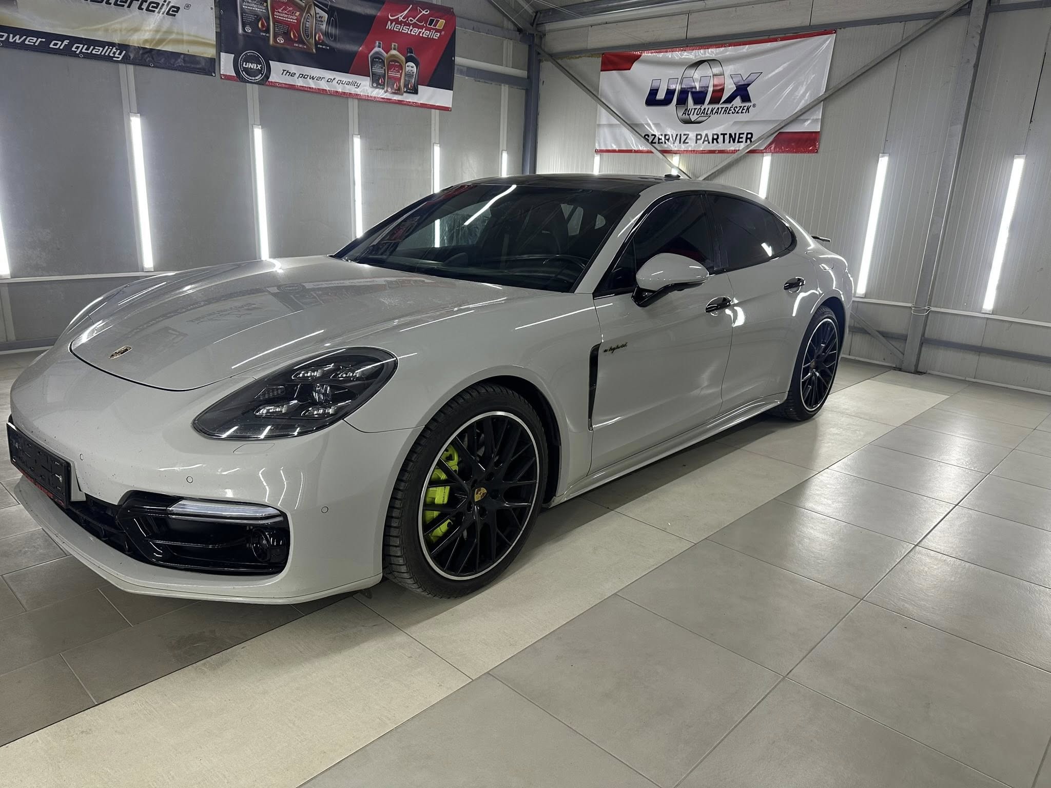 Porsche Panamera 4 E-Hybrid